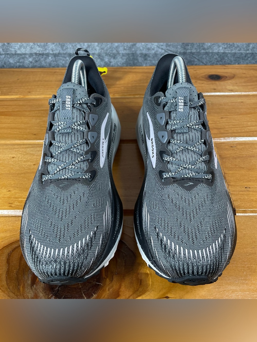 Brooks Ghost Trail Womens Size 9.5 B Gray Black Trail Running Shoes 1204641B037 - Picture 4 of 16
